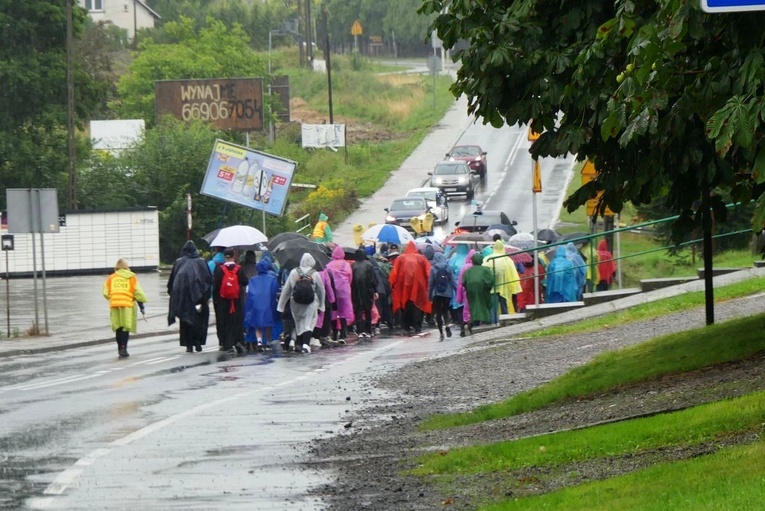 Grupy 1/5 - z Bielska-Białej Hałcnowa na Jasną Górę - 2023