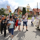 Pątników powitał opat ojciec Rafał Ścibiorowski.