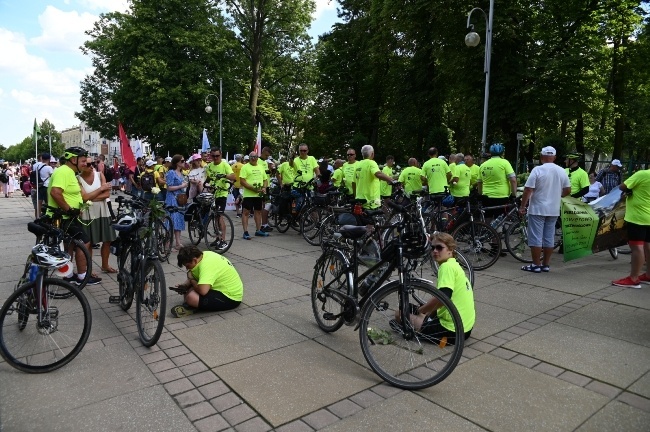 Pielgrzymka z diecezji radomskiej weszła na Jasną Górę 