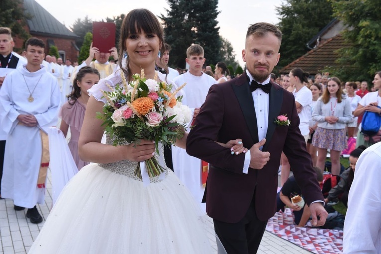 Agneiszka i Maciej w drodze do ołtarza.