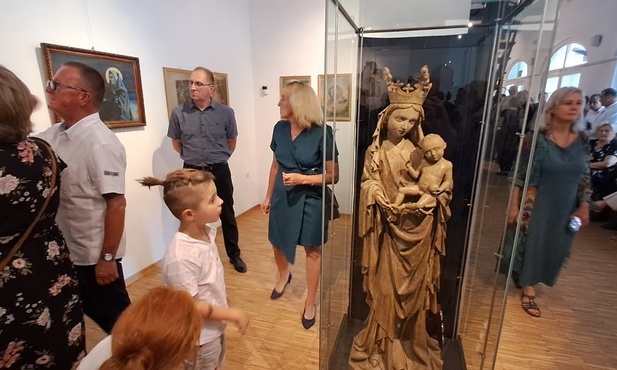 Nowy Targ. Wystawa "Ludźmierskie sacralia" z figurą Maryi z XV w.