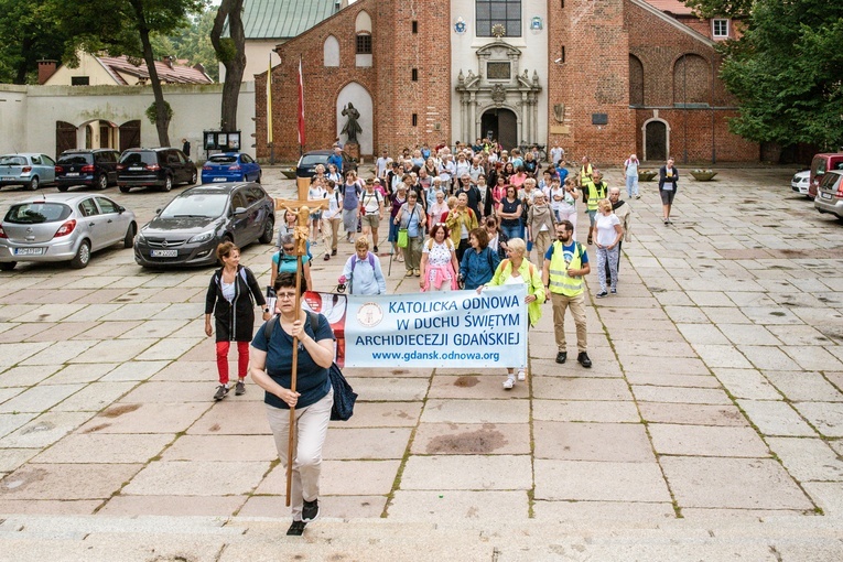 Pielgrzymi wyruszyli spod archikatedry oliwskiej.