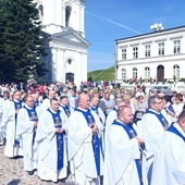 Na uroczystości do Chełma przybywają zarówno pielgrzymi świeccy, jak i kapłani z całej archidiecezji.