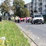 Męskie świadectwo z różańcem w ręku na ulicach Międzyrzecza