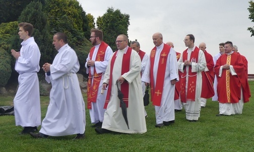 Duszpasterze z różnych bielskich parafii modlili się z razem z mieszkańcami miasta.