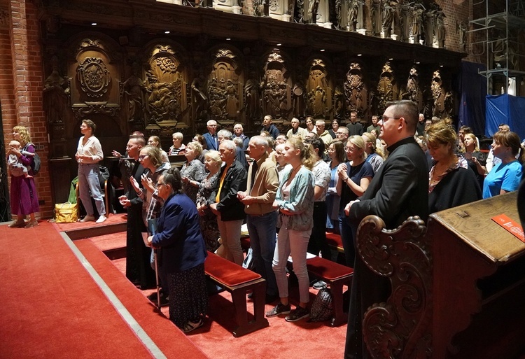 Rejonowe spotkanie presynodalne w katedrze wrocławskiej