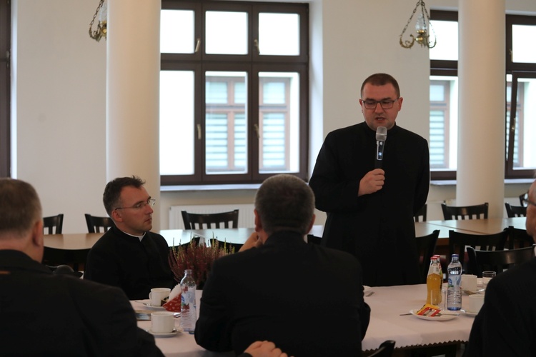 Do korzystania z duchowego programu Aostolstwa Chorych zachęcał ks. Szczepan Kobielus, diecezjalny duszpasterz Apostolstwa.