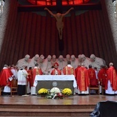 Eucharystia w intencji ofiar zawsze odprawiana jest w pierwszą niedzielę października.