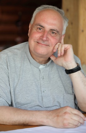 Ks. Marcello Stanzione – włoski angelolog, autor ponad 300 książek o aniołach.
