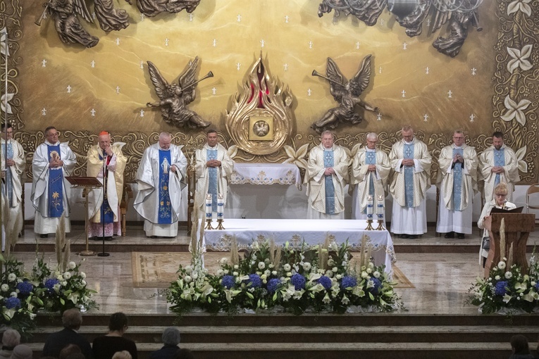 Sanktuarium Matki Bożej Różańcowej - Pośredniczki Wszelkich Łask w Piasecznie