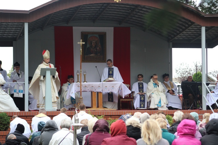 Mszy św. dla pielgrzymów przewodniczył biskup Piotr Libera.