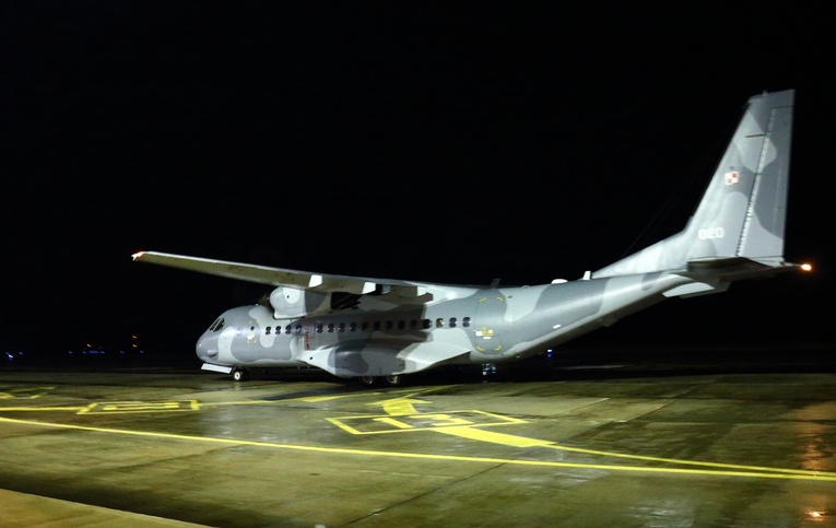 Dowództwo Generalne: Polskie załogi samolotów CASA są w trakcie ewakuacji pasażerów z terytorium Izraela