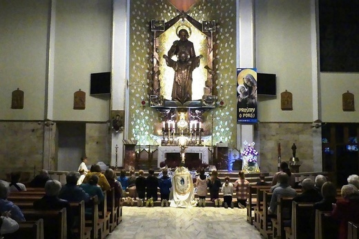 Relikwie św. Teresy od Dzieciątka Jezus i jej świętych rodziców na Złotych Łanach