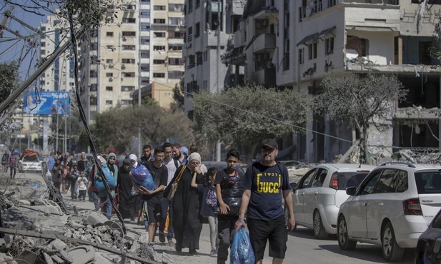 Co najmniej 2215 mieszkańców Strefy Gazy zginęło od wybuchu wojny