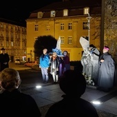 Procesja zakończyła się pod pomnikiem Jana Pawła II.