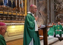 W czwartek 26 października abp Adrian Galbas przewodniczył Mszy św. przy gorbie św. Jana Pawła II.