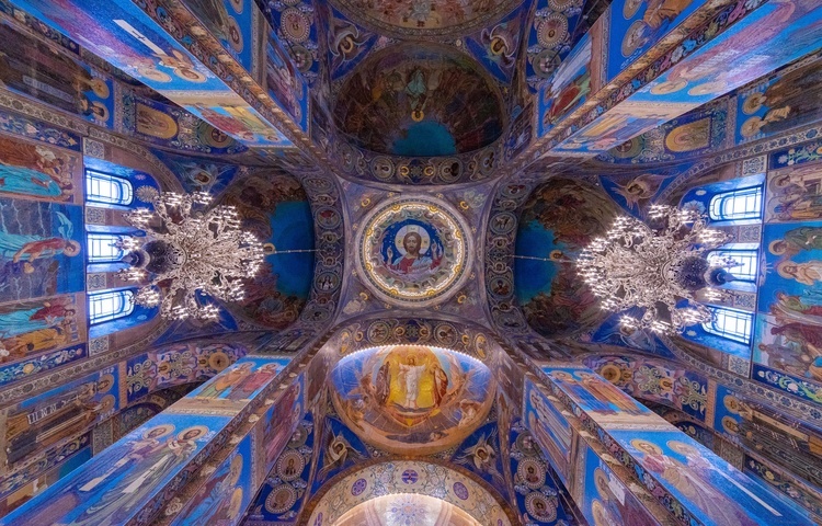 Kadzidło i znicz. Co świętujemy we Wszystkich Świętych?