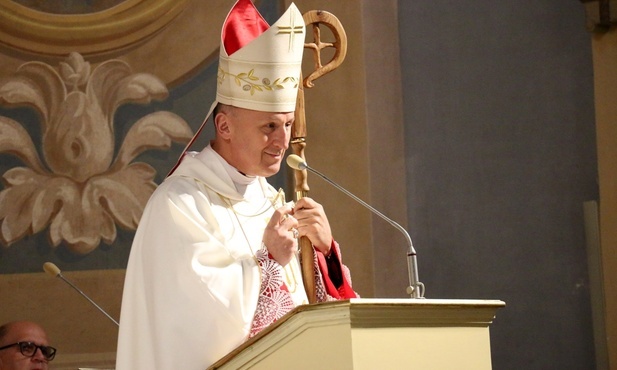 Ordynariusz powiedział, że krzyż biskupi z relikwiami Drzewa Krzyża Świętego, który miał na sobie, należał do sługi Bożego.