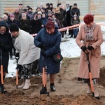 Wprowadzenie relikwii bł. rodziny Ulmów i poświęcenie ziemi pod budowę kościoła w Rawie Mazowieckiej