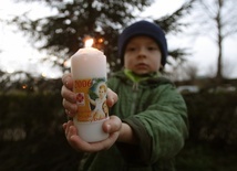 Już od 30 lat świeca Caritas towarzyszy polskiej Wigilii