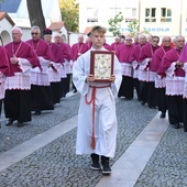 Ks. Wojciech Werner (pierwszy z prawej) został kustoszem kapituły kolegiackiej w Mielcu.