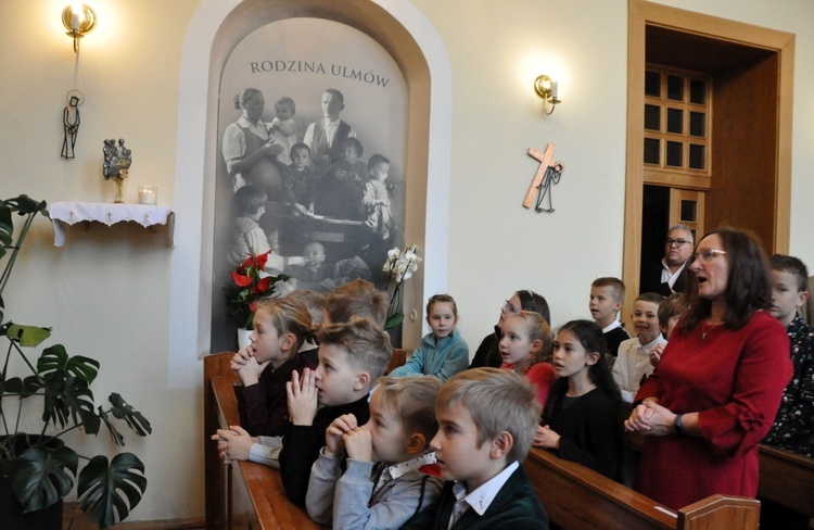 Wprowadzenie relikwii bł. Ulmów w diecezjalnej szkole w Nysie
