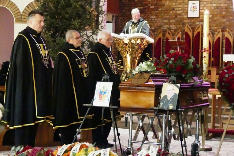 Ostarnie pożegnanie śp. Piotra Jędrzejki w kościele na os. Karpackim w Bielsku-Białej.