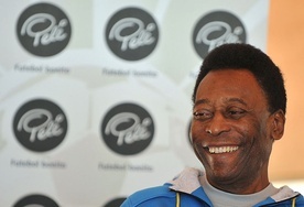 Rok po śmierci Pelé wspomina także papież