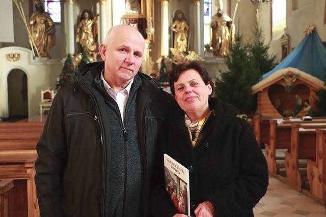 ▲	Alina i Zbigniew Łodejowie od 40 lat każdy dzień zaczynają wspólną modlitwą – to ich sposób na trwały i długi związek.
