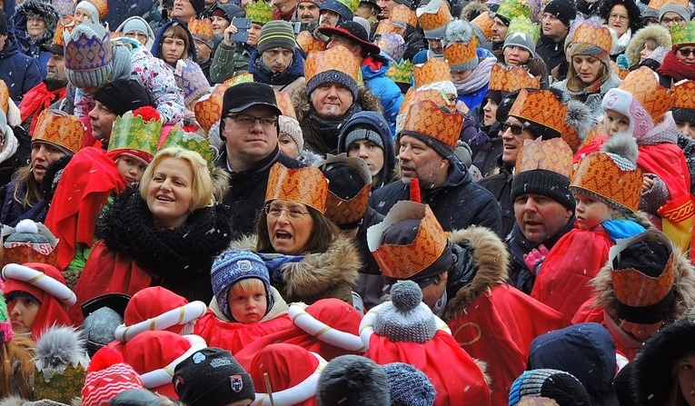 Orszaki Trzech Króli znów będą kolędować na ulicach wielu miejscowości.