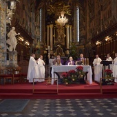 Modlitwa za zmarłego papieża w sandomierskiej katedrze.