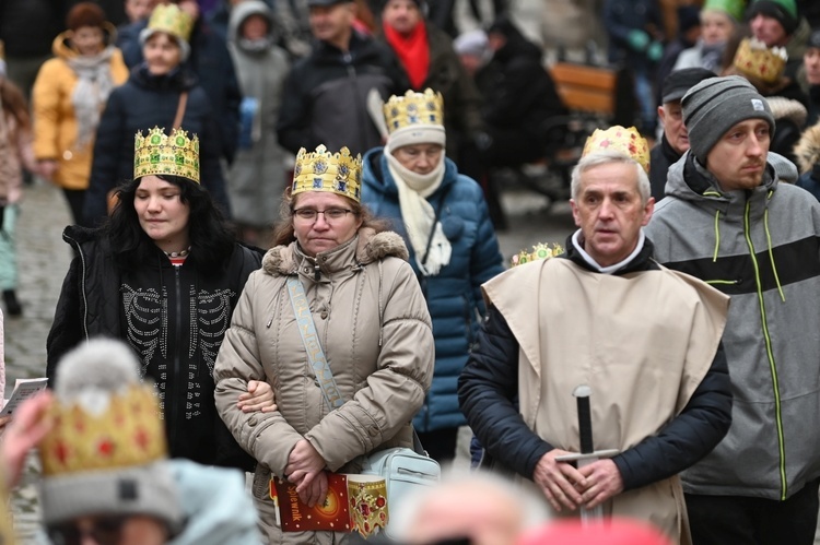 Orszak Trzech Króli 2023 w Świdnicy. Tradycyjnie z osiołkami