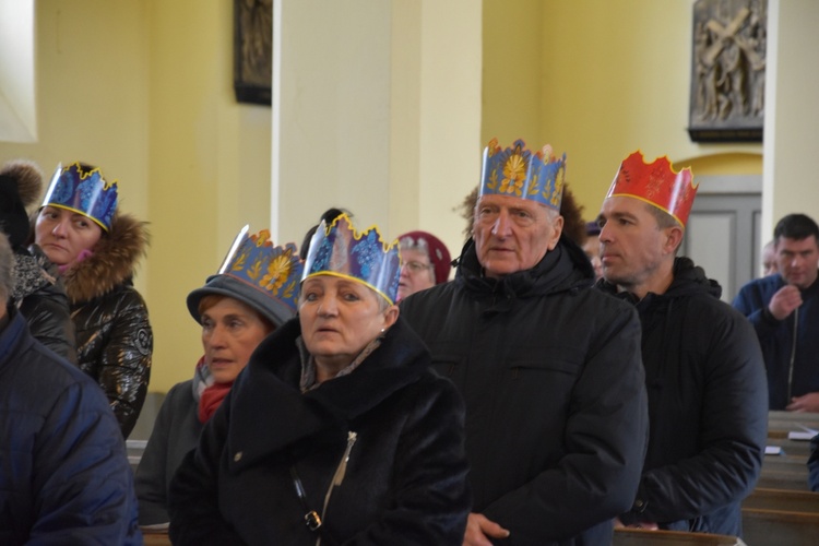 Orszak Trzech Króli 2023 w Dobromierzu. Strażacy zrobili zadymę