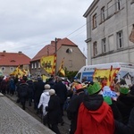 Orszak Trzech Króli 2023 w Dobromierzu. Strażacy zrobili zadymę