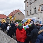 Orszak Trzech Króli 2023 w Dobromierzu. Strażacy zrobili zadymę