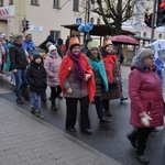 Orszak Trzech Króli 2023 w Głuszycy. W korowodzie poszli nawet rycerze