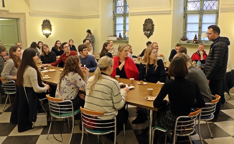 Kandydaci do wolontariatu na ŚDM w Lizbonie spotkanie się we Wrocławiu