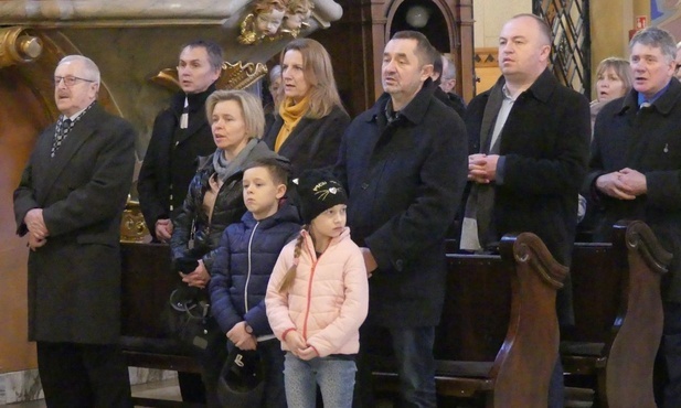 Rodziny Domowego Kościoła w konkatedrze Narodzenia NMP w Żywcu.