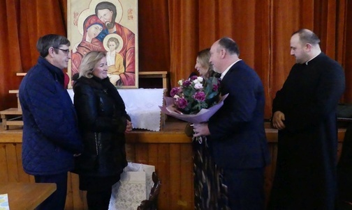 Obecna para diecezjalna Domowego Kościoła z ks. Jackiem Moskalem dziękowała swoim poprzednikom - Grażynie i Zbigniewowi Niziom.