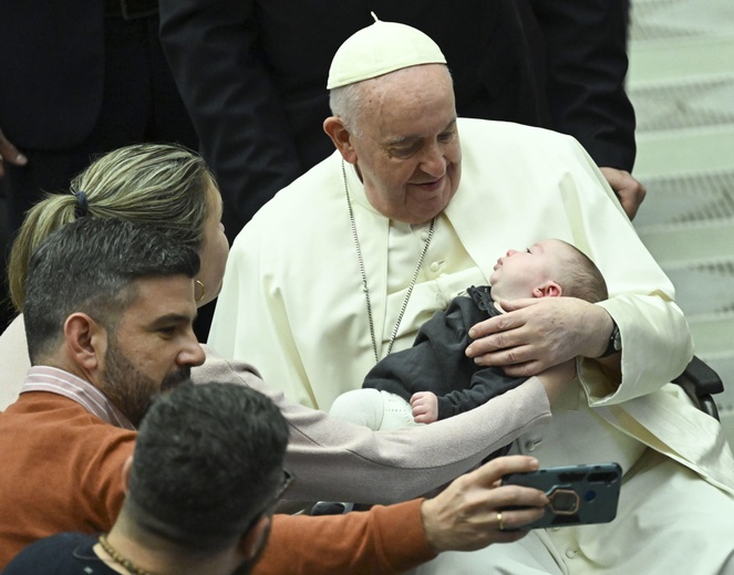 Szef watykańskiej dyplomacji: nie jest to dobry czas na papieską wizytę w Kijowie