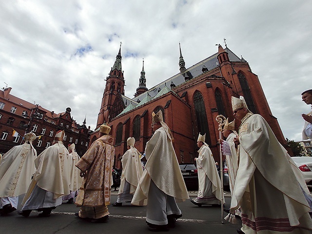 Pracownicy mediów mają przywilej uczestniczyć z bliska w historycznych wydarzeniach dla diecezji legnickiej. 