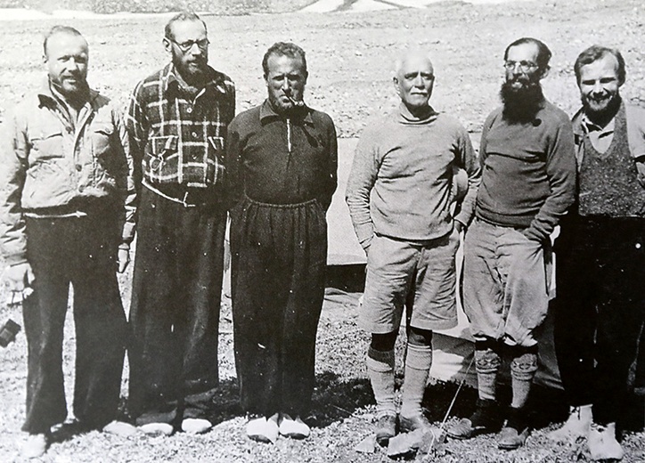 Uczestnicy wyprawy na Nanda Devi East w 1939 r. byli ubrani jak na podmiejski piknik.