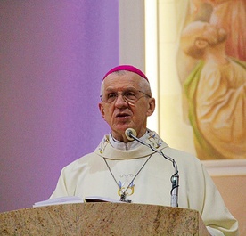 Biskup Mieczysław cały czas chętnie uczestniczy w wydarzeniach parafialnych w całej archidiecezji.