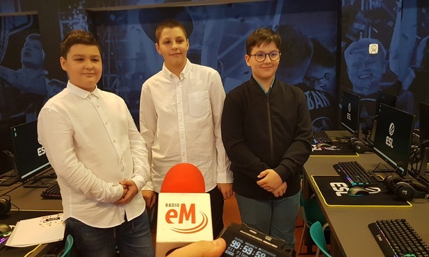 Katowice. Uczniowie wygrali w esporcie komputery dla szkoły