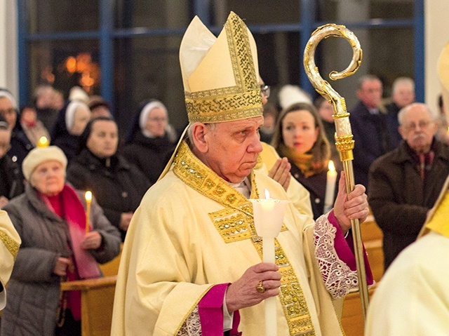 Jubilat podczas uroczystości dziękczynnej za jego pracę w diecezji opolskiej.