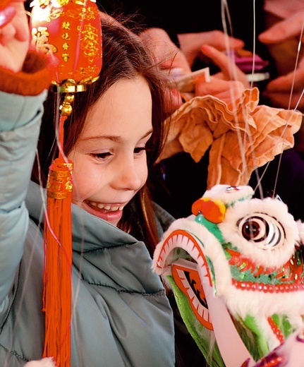 Dziewczynka na Trafalgar Square świętuje Chiński  Nowy Rok.
 23.01.2023 Londyn, Anglia