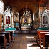 W zabytkowym kościele w lubelskim skansenie znaduje się obraz św. Walentego.