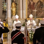 W liturgii uczestniczyli m.in. przedstawiciele służb mundurowych i ludzie morza.