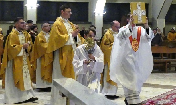 Relikiwe bł. Carlo Acutisa gościły w parafii św. Józefa na Złotych Łanach.