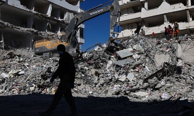 Turcja: uratowano 13-letniego chłopca, który spędził 182 godziny pod gruzami po trzęsieniu ziemi